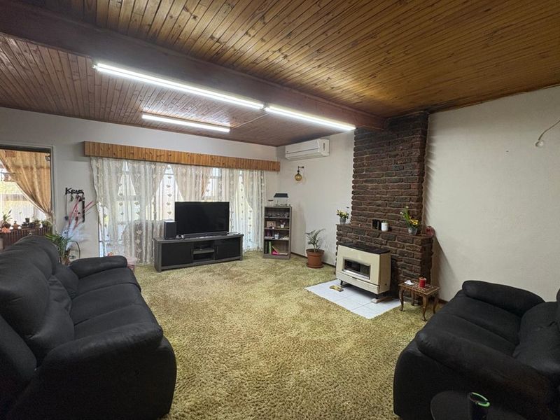 Luxury Living Meets Mountain Majesty in Signal Hill, Newcastle - Photo 6