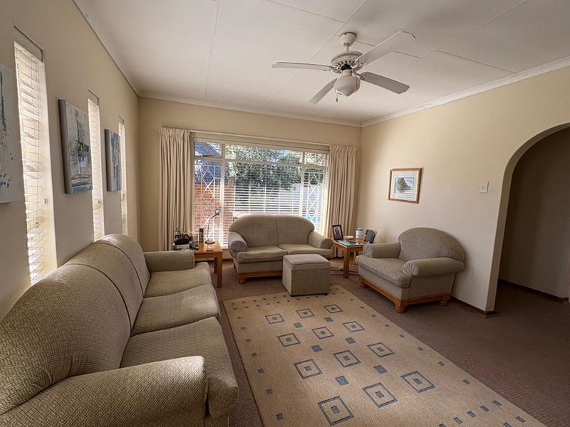 Luxury Living Meets Mountain Majesty in Signal Hill, Newcastle - Photo 4