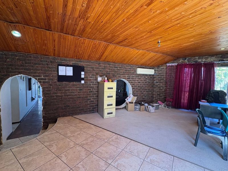 Luxury Living Meets Mountain Majesty in Signal Hill, Newcastle - Photo 10