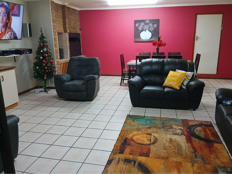 "Exquisite 5-Bedroom Facebrick Home in Tranquil Porterville" - Photo 4