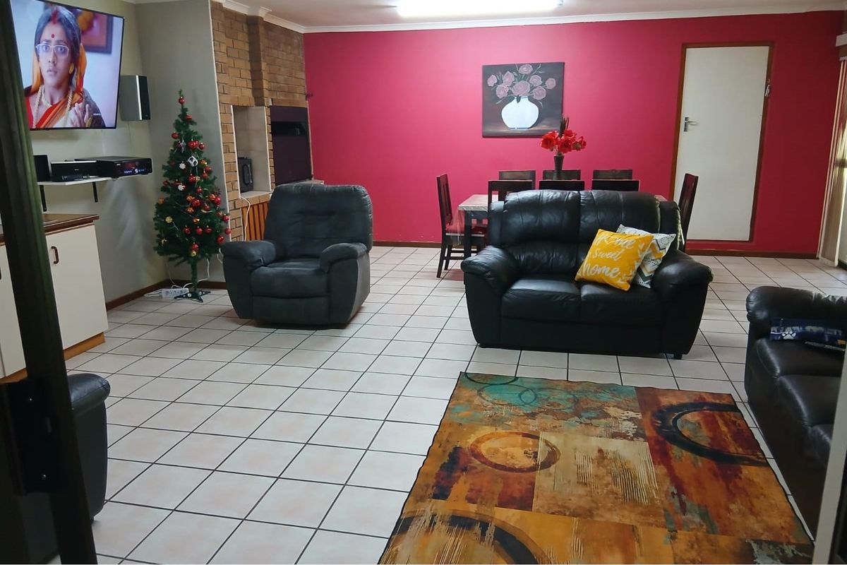 "Exquisite 5-Bedroom Facebrick Home in Tranquil Porterville" - Photo 4