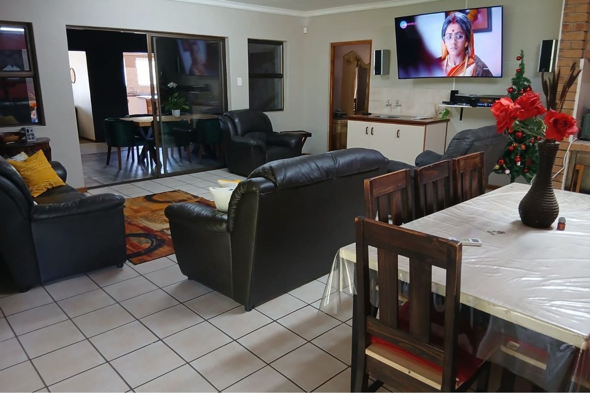 "Exquisite 5-Bedroom Facebrick Home in Tranquil Porterville" - Photo 3