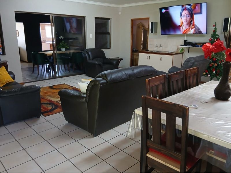 "Exquisite 5-Bedroom Facebrick Home in Tranquil Porterville" - Photo 6