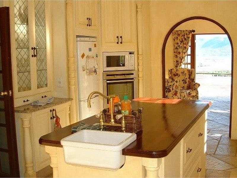 Tuscan-Style Retreat with Uninterrupted Hartbeespoort Dam Views - Photo 7