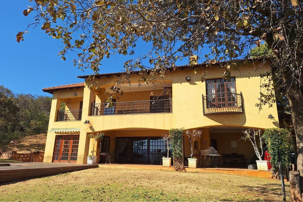 Tuscan-Style Retreat with Uninterrupted Hartbeespoort Dam Views - Photo 3