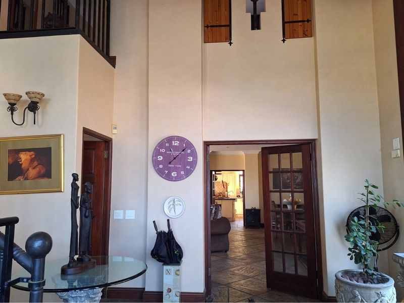 Tuscan-Style Retreat with Uninterrupted Hartbeespoort Dam Views - Photo 4