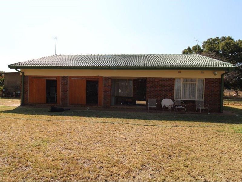 Embrace Tranquil Living Amidst Nature's Beauty at Roodekuil Small Holdings. - Photo 2