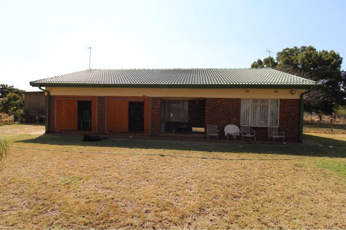 Embrace Tranquil Living Amidst Nature's Beauty at Roodekuil Small Holdings. - Photo 2