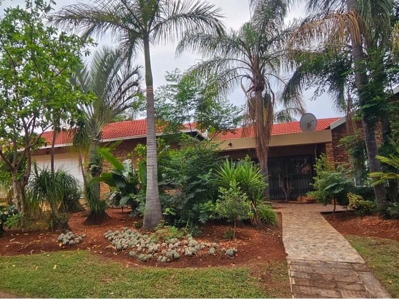 Classic Family Home In %suburb% - Photo 1
