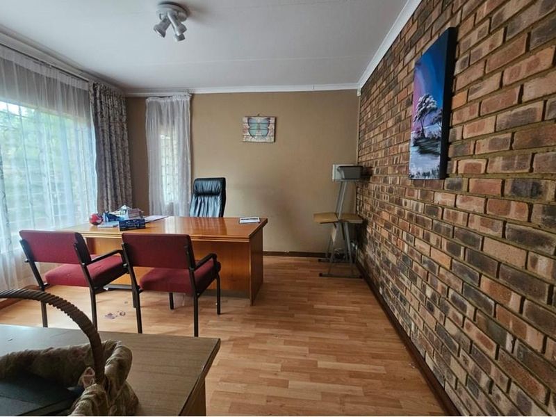 Classic Family Home In %suburb% - Photo 5