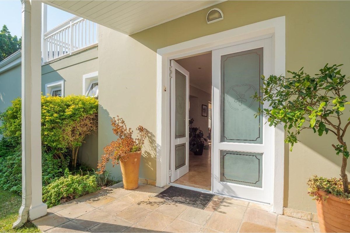 Fully Furnished 4 Bedroomed Home on Thesen Island available for 3 Months May, June, July 2026 - Photo 3