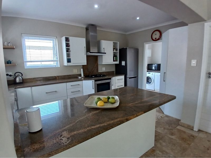 Fully Furnished 4 Bedroomed Home on Thesen Island available for 3 Months May, June, July 2026 - Photo 8