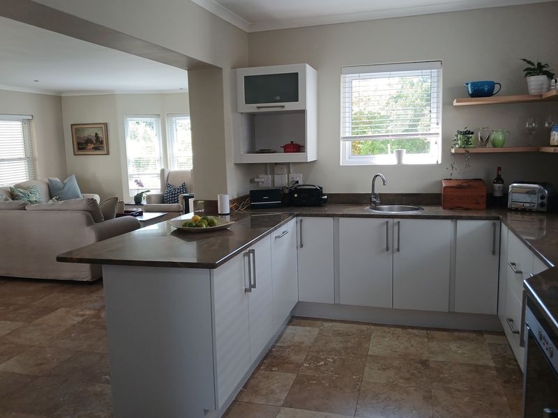 Fully Furnished 4 Bedroomed Home on Thesen Island available for 3 Months May, June, July 2026 - Photo 6