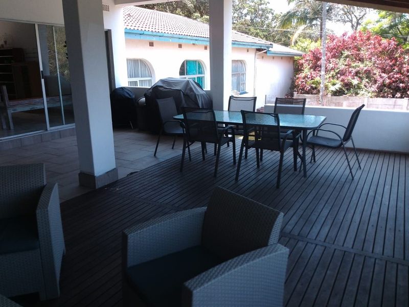 Charming Coastal Home with Spacious Living and Scenic Views in Port Edward, Leisure Bay - Photo 2