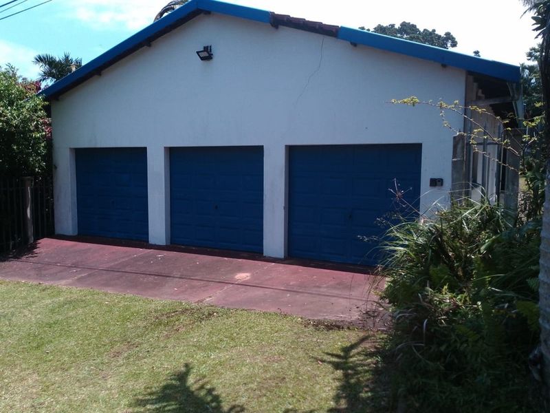 Charming Coastal Home with Spacious Living and Scenic Views in Port Edward, Leisure Bay - Photo 3