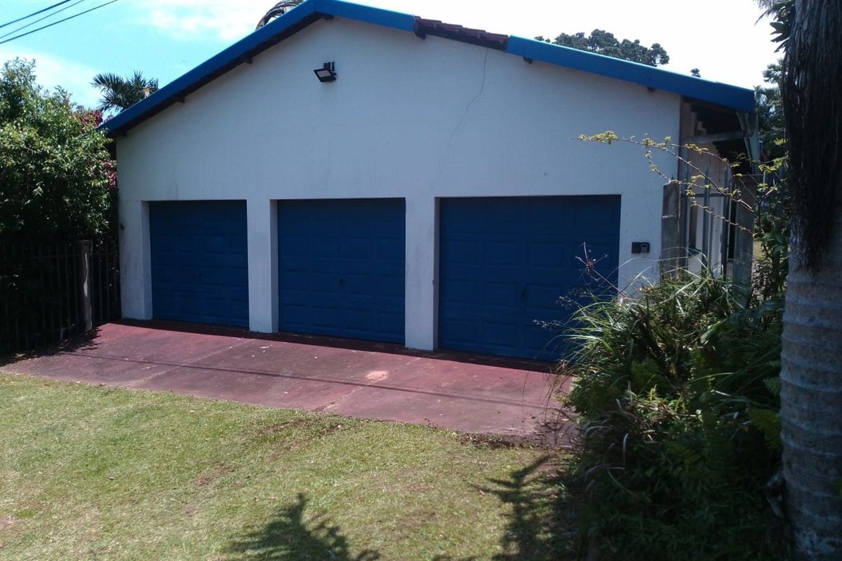 Charming Coastal Home with Spacious Living and Scenic Views in Port Edward, Leisure Bay - Photo 3