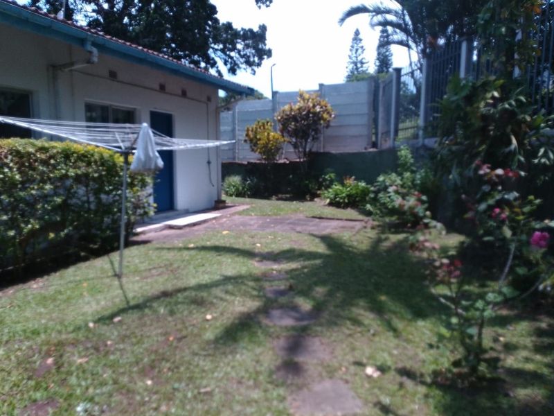 Charming Coastal Home with Spacious Living and Scenic Views in Port Edward, Leisure Bay - Photo 6