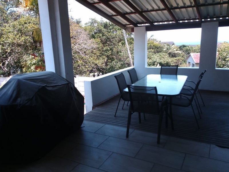 Charming Coastal Home with Spacious Living and Scenic Views in Port Edward, Leisure Bay - Photo 4