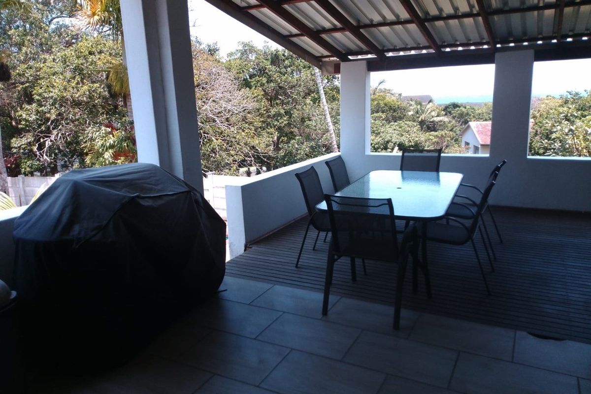 Charming Coastal Home with Spacious Living and Scenic Views in Port Edward, Leisure Bay - Photo 4