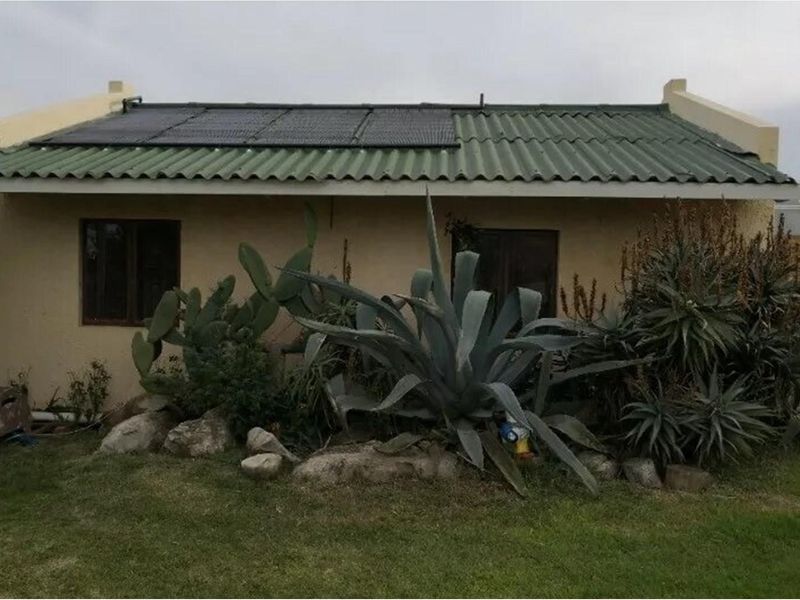 11 Bedroom Luxurious Guest or Holiday House on a 2360 sqm erf in Betty's Bay - Photo 7