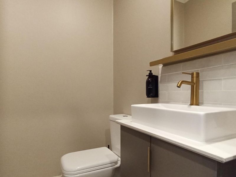 "Modern Luxury Flat in Sandown - 1 Bed, 1 Bath" - Photo 8
