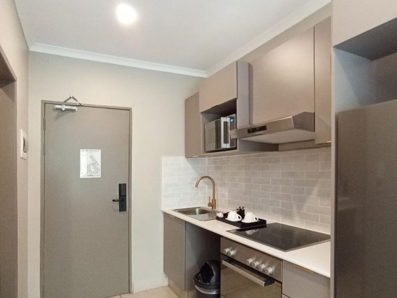 "Modern Luxury Flat in Sandown - 1 Bed, 1 Bath" - Photo 5
