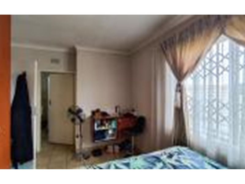 Distressed property in Leopards Rest Security Estate - Photo 10