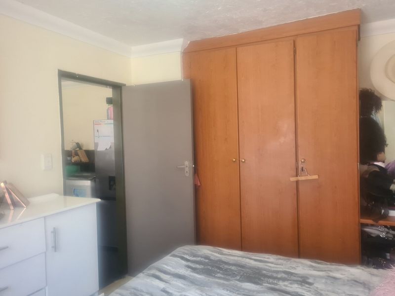 Ground 2 Bed 1 Bath For Sale in Erand Gardens, Midrand - Photo 8