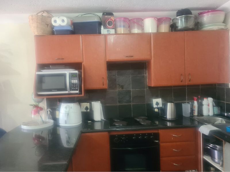 Ground 2 Bed 1 Bath For Sale in Erand Gardens, Midrand - Photo 3