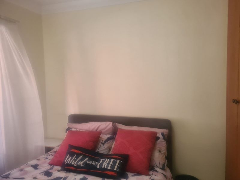 Ground 2 Bed 1 Bath For Sale in Erand Gardens, Midrand - Photo 9