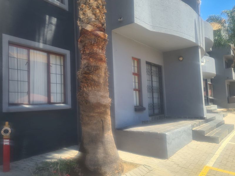 Ground 2 Bed 1 Bath For Sale in Erand Gardens, Midrand - Photo 1