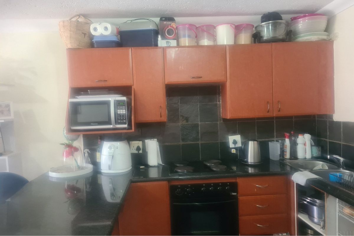 Ground 2 Bed 1 Bath For Sale in Erand Gardens, Midrand - Photo 3