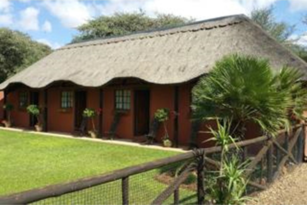 Rural Luxury Game and Livestock Farm with Guest Lodge - Prime Location near Sandveld Nature Reserve - Photo 2