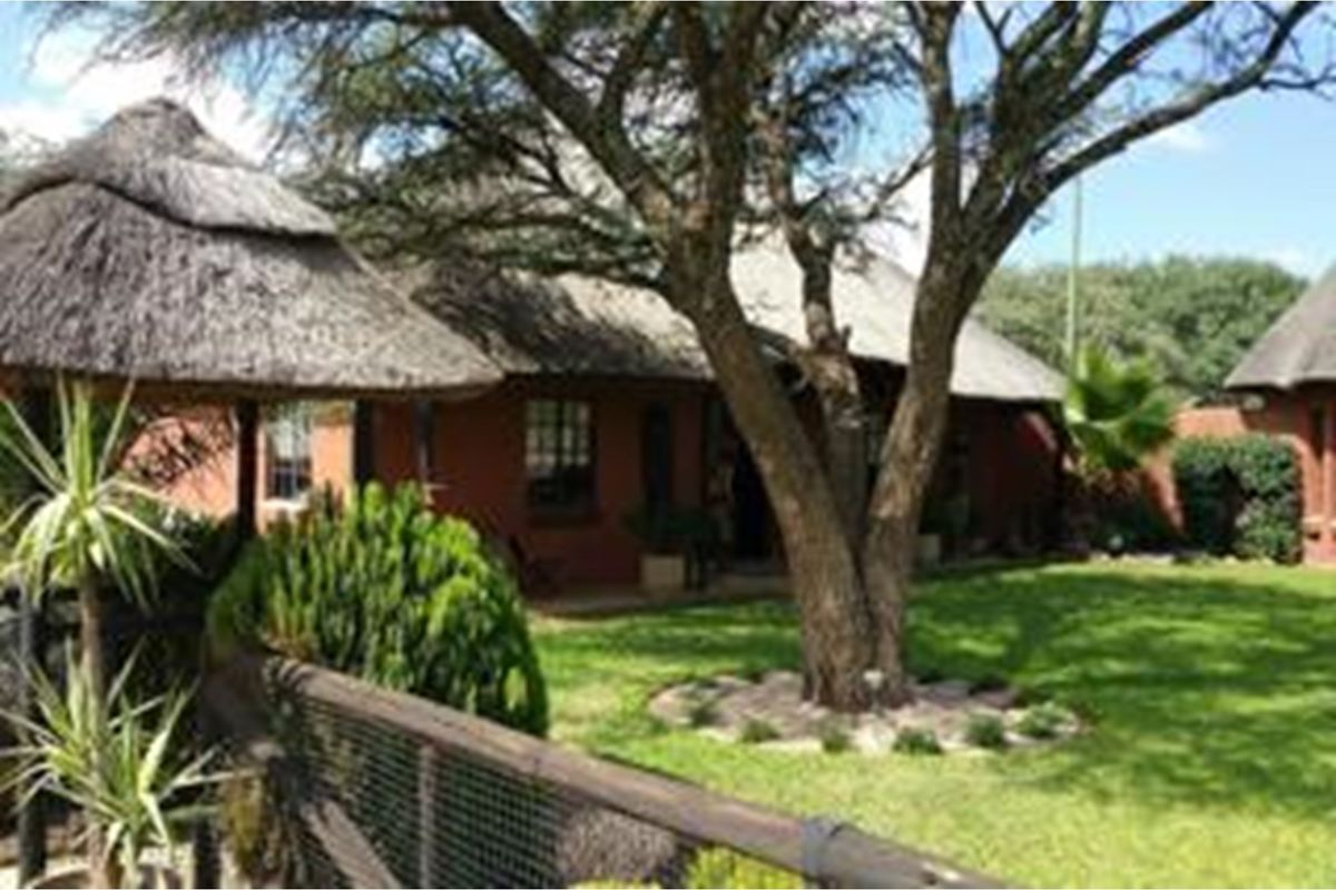 Rural Luxury Game and Livestock Farm with Guest Lodge - Prime Location near Sandveld Nature Reserve - Photo 3