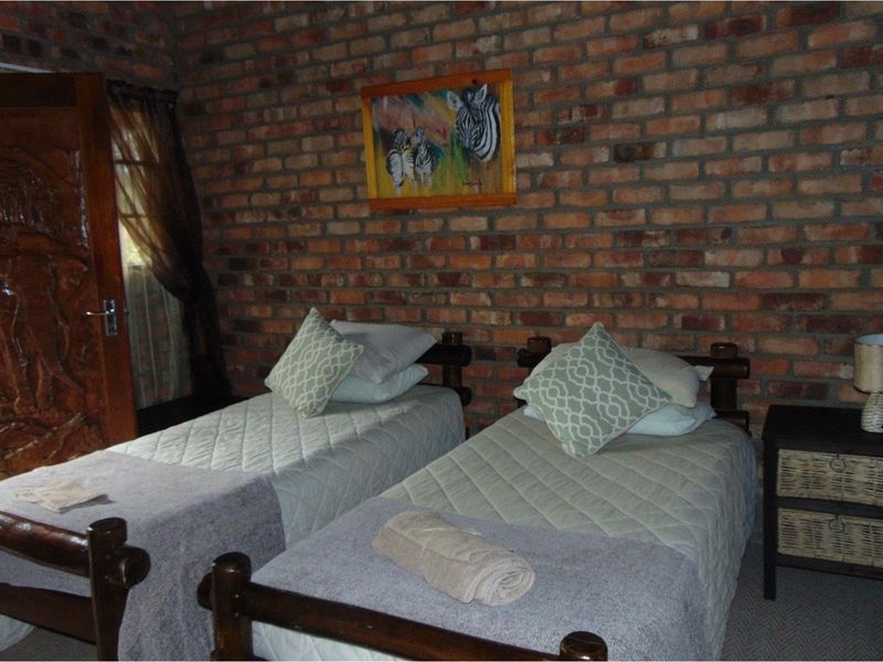 Rural Luxury Game and Livestock Farm with Guest Lodge - Prime Location near Sandveld Nature Reserve - Photo 5