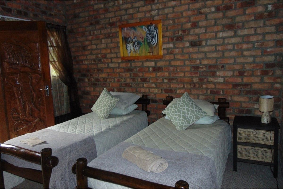 Rural Luxury Game and Livestock Farm with Guest Lodge - Prime Location near Sandveld Nature Reserve - Photo 5