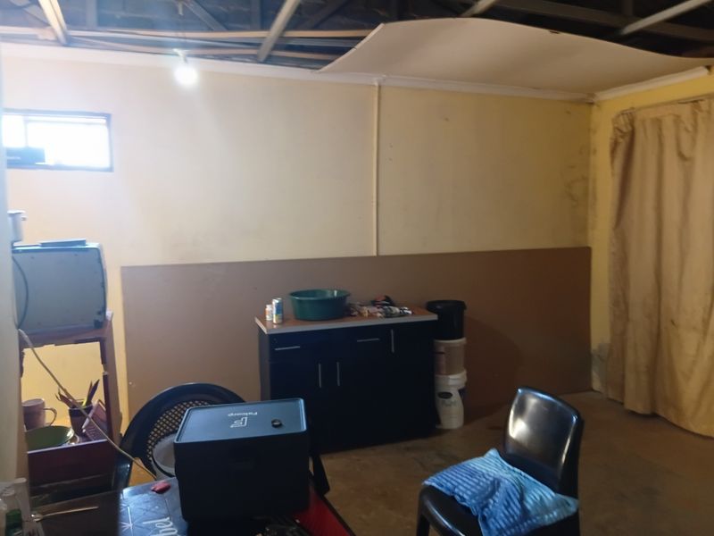 2 Bedroom House in Vlakfontein (Lenasia) - Photo 8