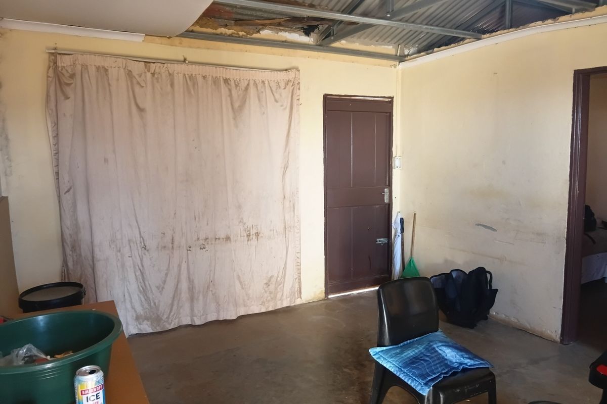 2 Bedroom House in Vlakfontein (Lenasia) - Photo 2