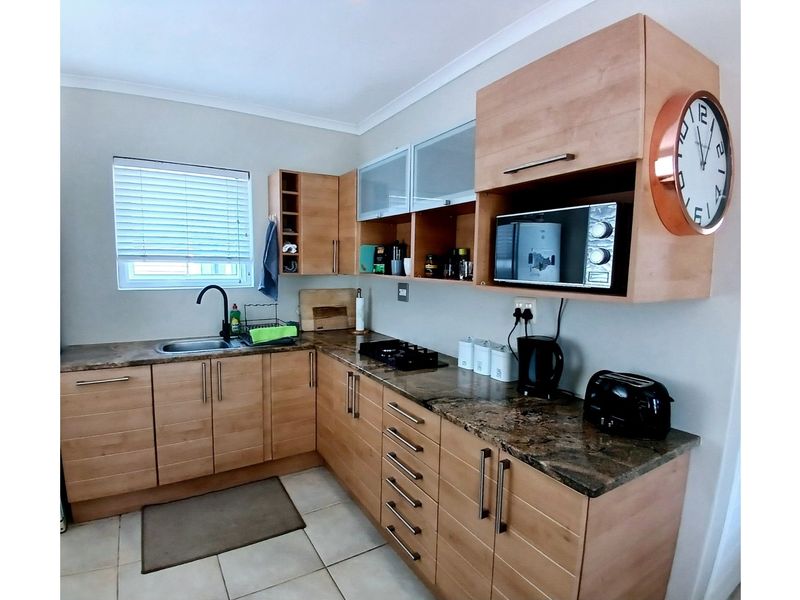 Fully furnished 2 Bedroom Cottage on Thesen Island - Photo 6