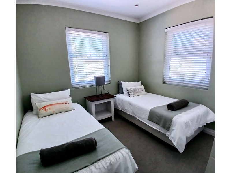 Fully furnished 2 Bedroom Cottage on Thesen Island - Photo 9