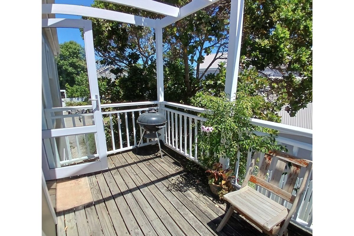 Fully furnished 2 Bedroom Cottage on Thesen Island - Photo 3