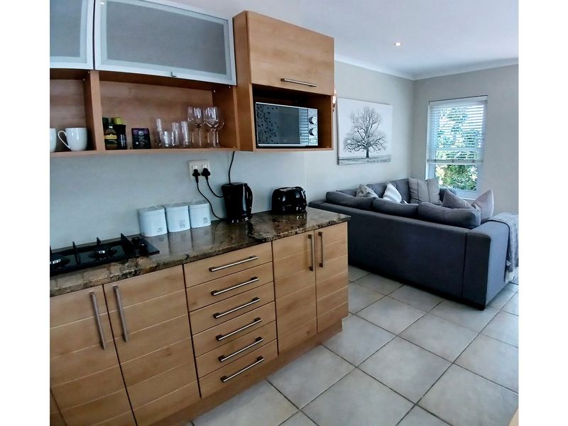 Fully furnished 2 Bedroom Cottage on Thesen Island - Photo 5