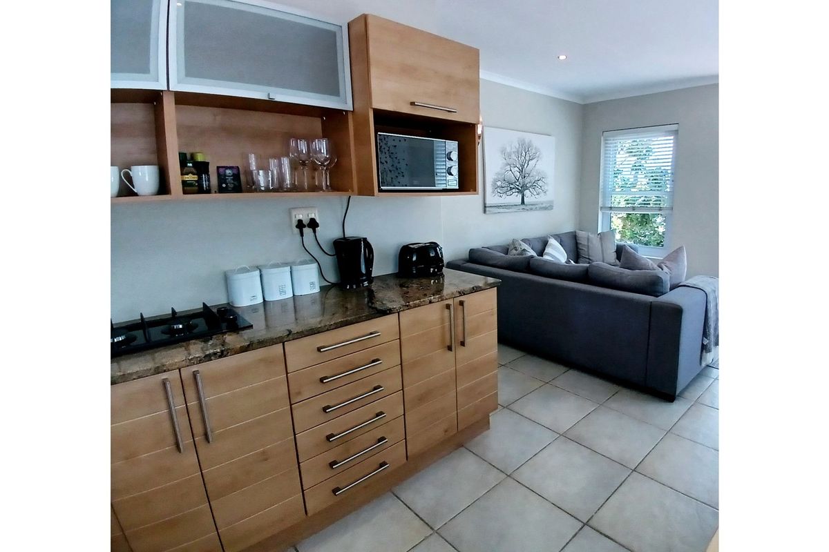 Fully furnished 2 Bedroom Cottage on Thesen Island - Photo 5