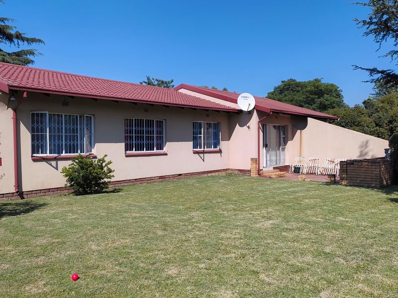 Family Home in Family Friendly Brackendowns - Photo 2