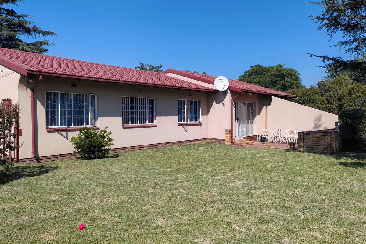 Family Home in Family Friendly Brackendowns - Photo 2