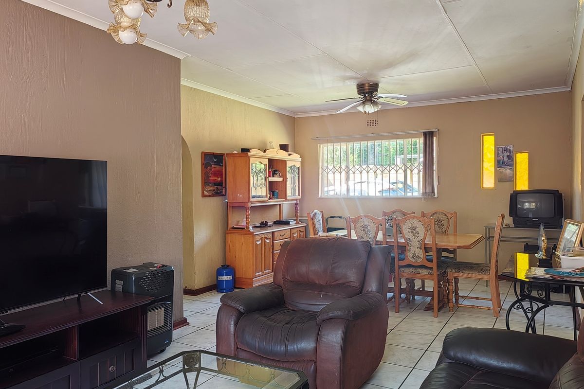 Family Home in Family Friendly Brackendowns - Photo 5