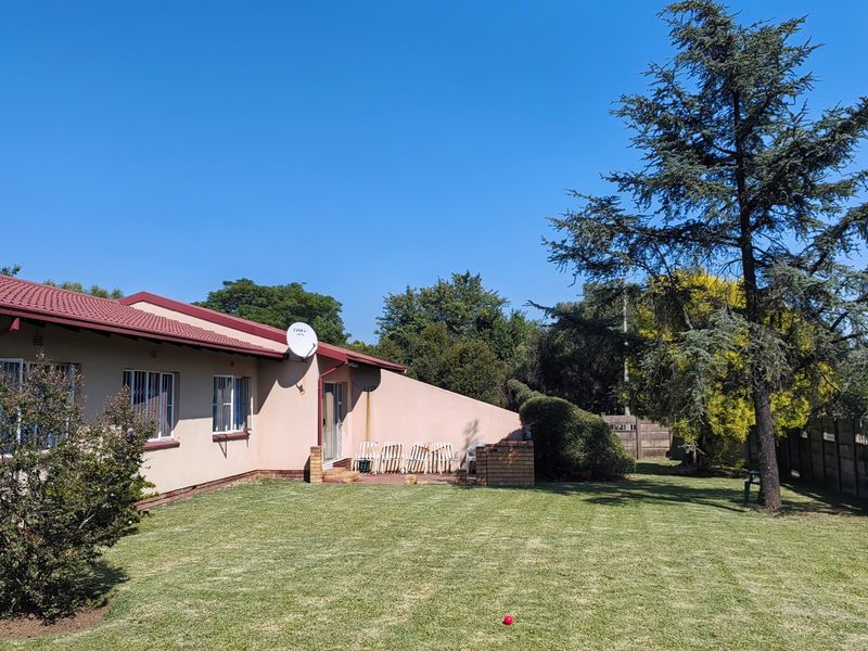 Family Home in Family Friendly Brackendowns - Photo 3