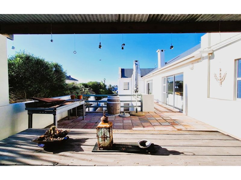 Large Seaside Family Home with Income Potential - 92 Metres from Golden Mile Beach! - Photo 10