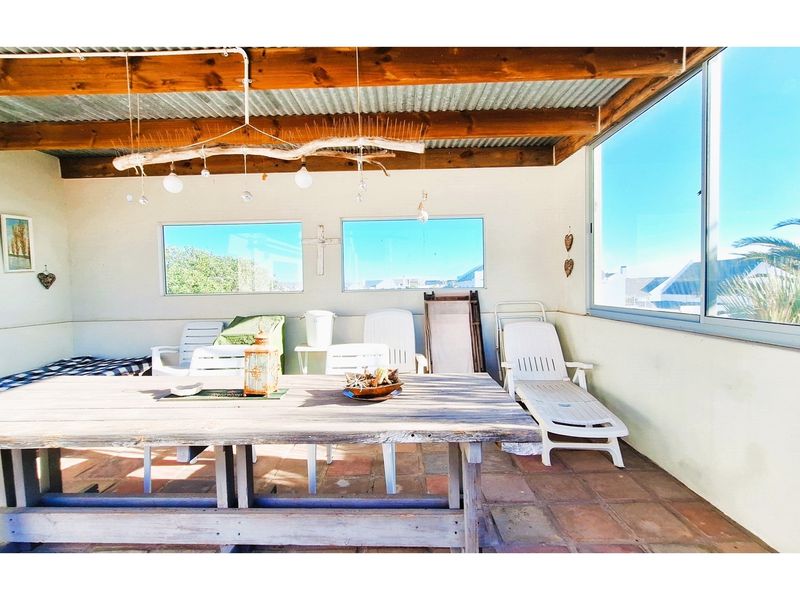 Large Seaside Family Home with Income Potential - 92 Metres from Golden Mile Beach! - Photo 9