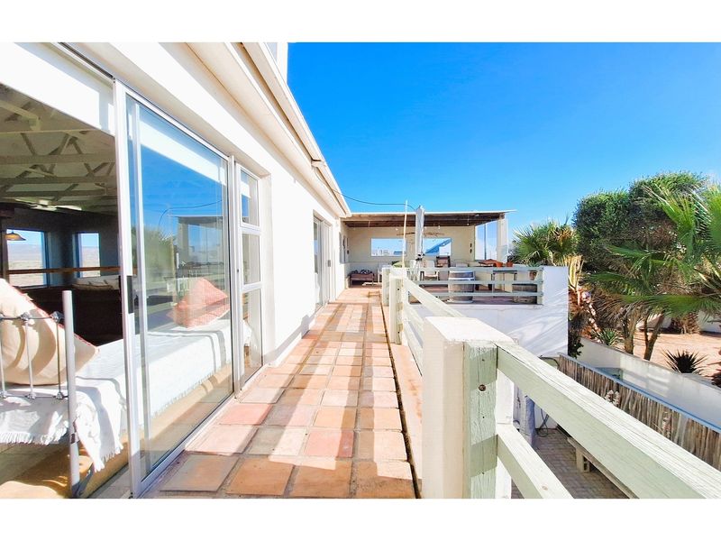 Large Seaside Family Home with Income Potential - 92 Metres from Golden Mile Beach! - Photo 8